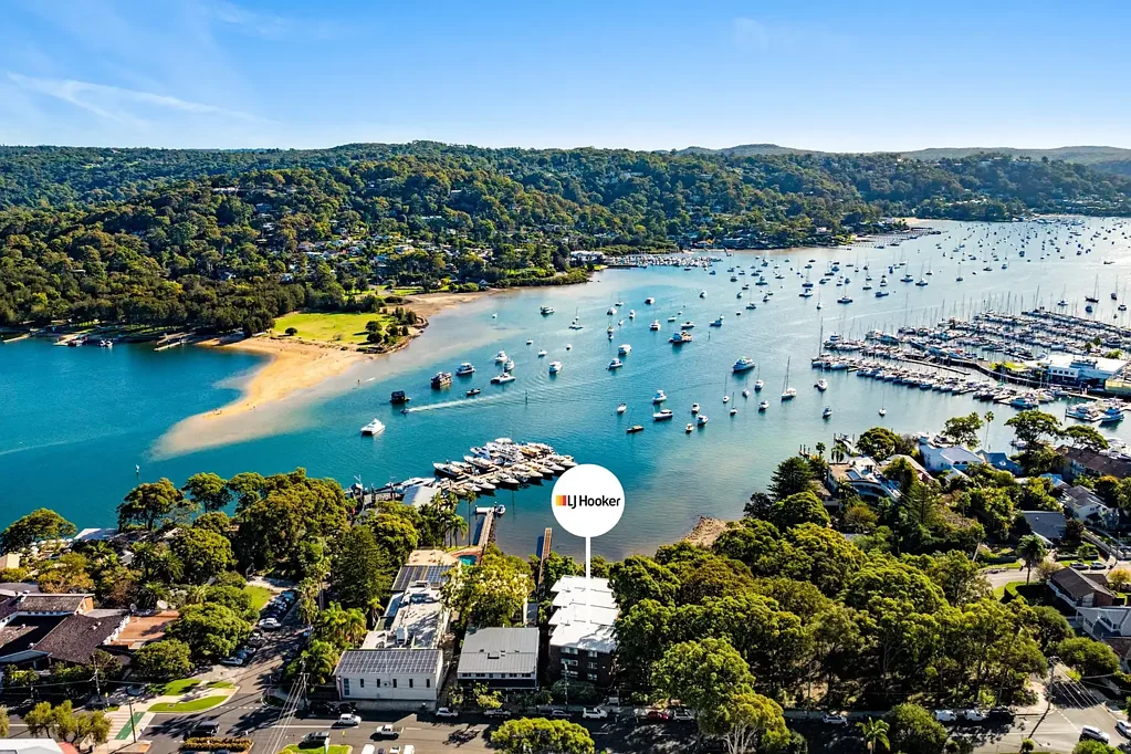 Newport 3房 Pittwater水岸瑰宝 12套精品社区 魔法日落景观 主卧带套间 翻新泳池 独家生活方式 Exclusive Waterfront Living with Stunning Pittwater Vistas