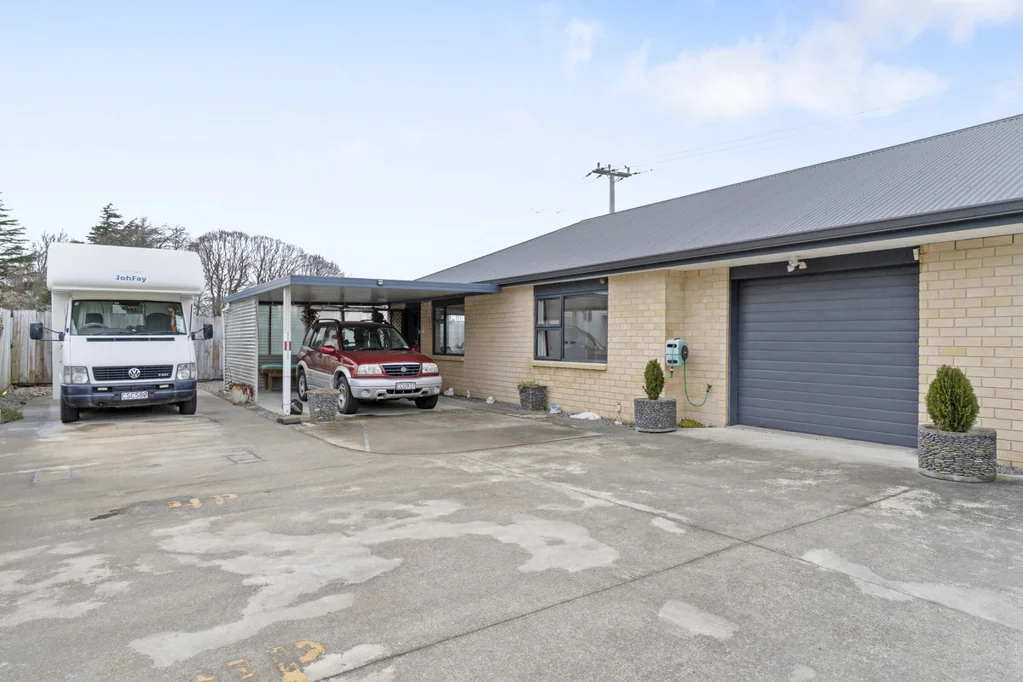 Carterton 2 Bedroom Easy-Care & Ready to Go!