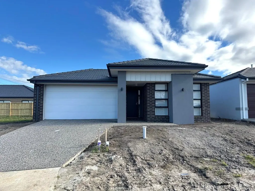 Brand new 4-bedroom family home in smith lane!!