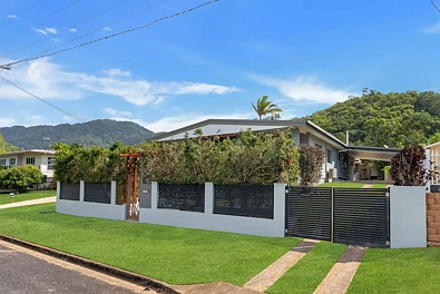 Whitfield 4Moenga Spacious Entertainer In Quiet And Convenient Location
