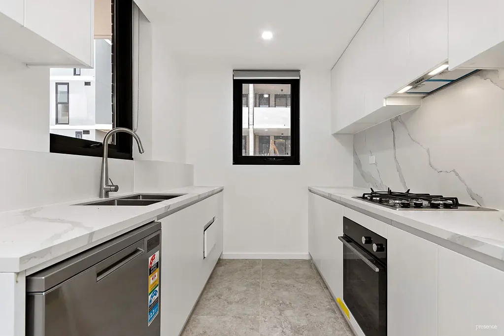 EXQUISITE BRAND NEW SPACIOUS APARTMENT – OFFERING STUNNING VIEWS WITH CENTRAL AND ROOFTOP LEISURE AREAS