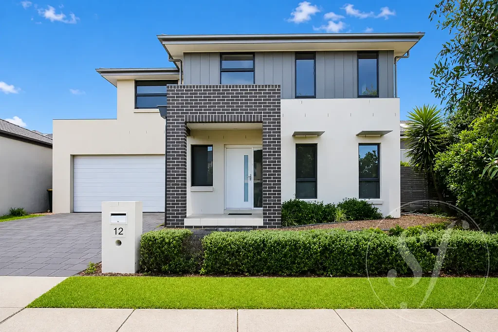Spacious Family Home in the Heart of The Ponds!