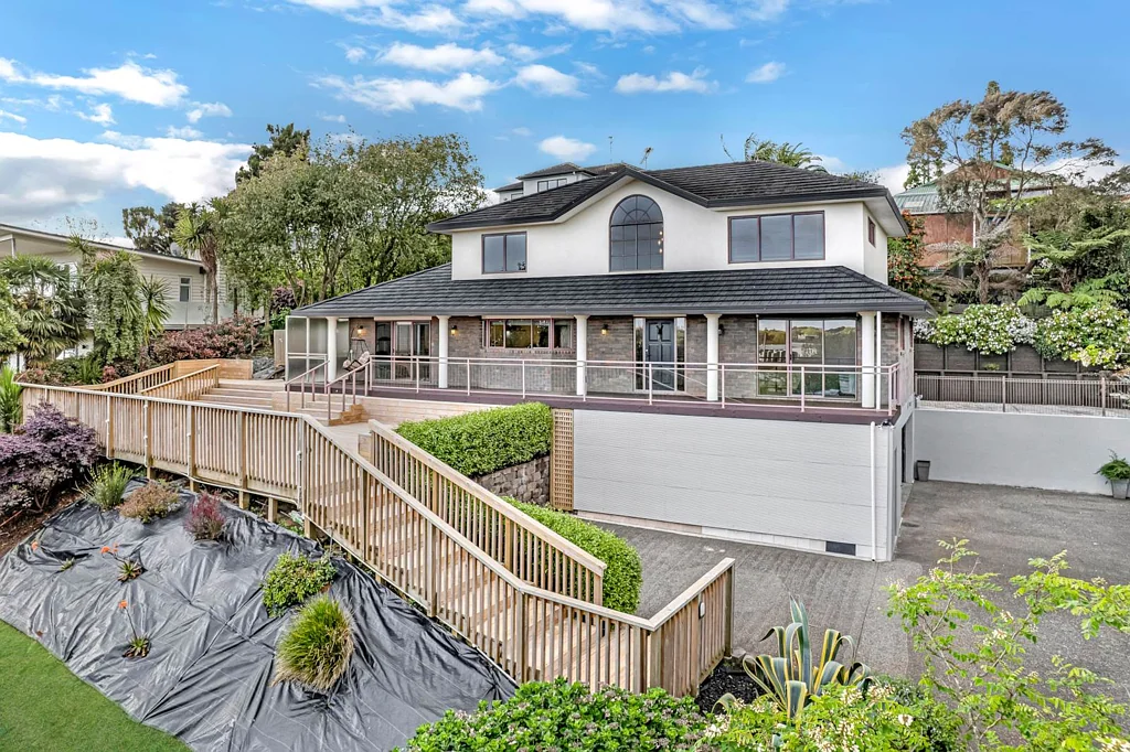 Pukekohe 4બેડરૂમ Spacious Family Living with Entertainer’s Deck