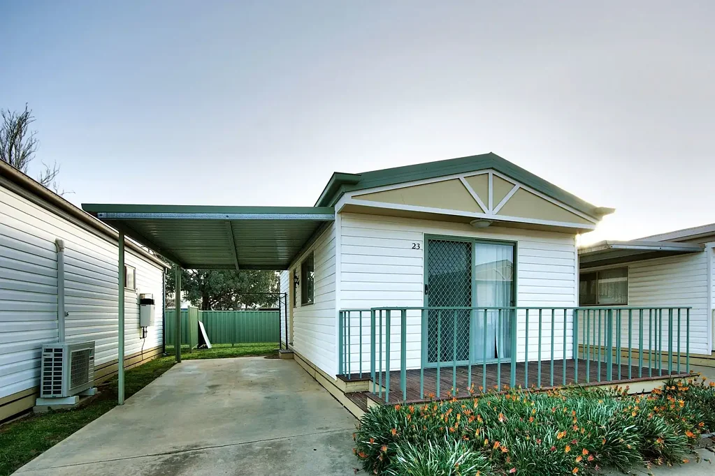 Single bedroom unit, partly furnished