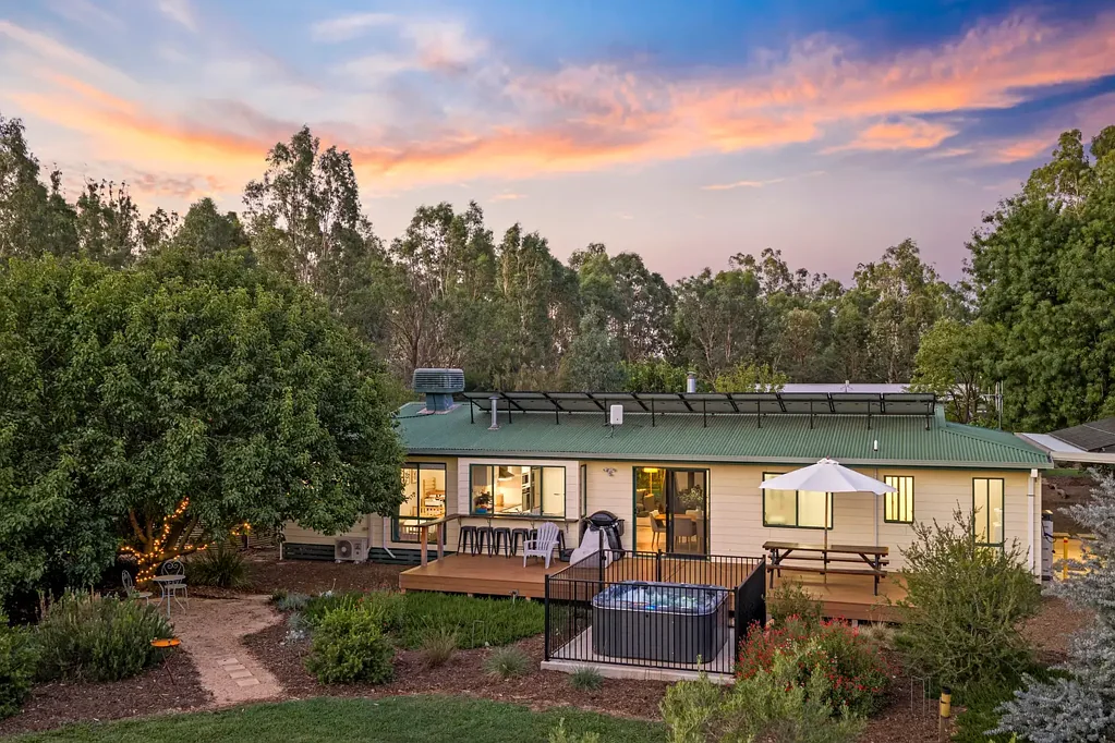 8 Orchid Street, Violet Town, VIC 3669
