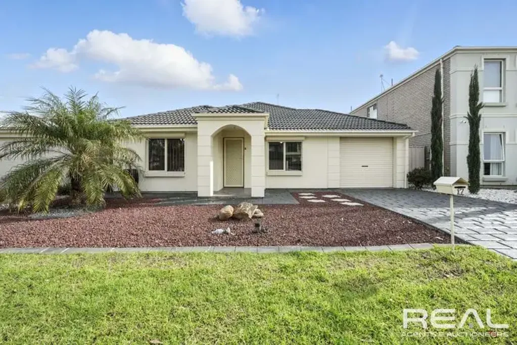 Parafield Gardens 3ਬੈੱਡਰੂਮ A little luxury goes a long way! 1st time on the market ever!