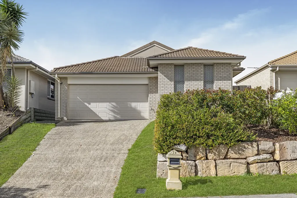 Spacious family home in Springfield Lakes