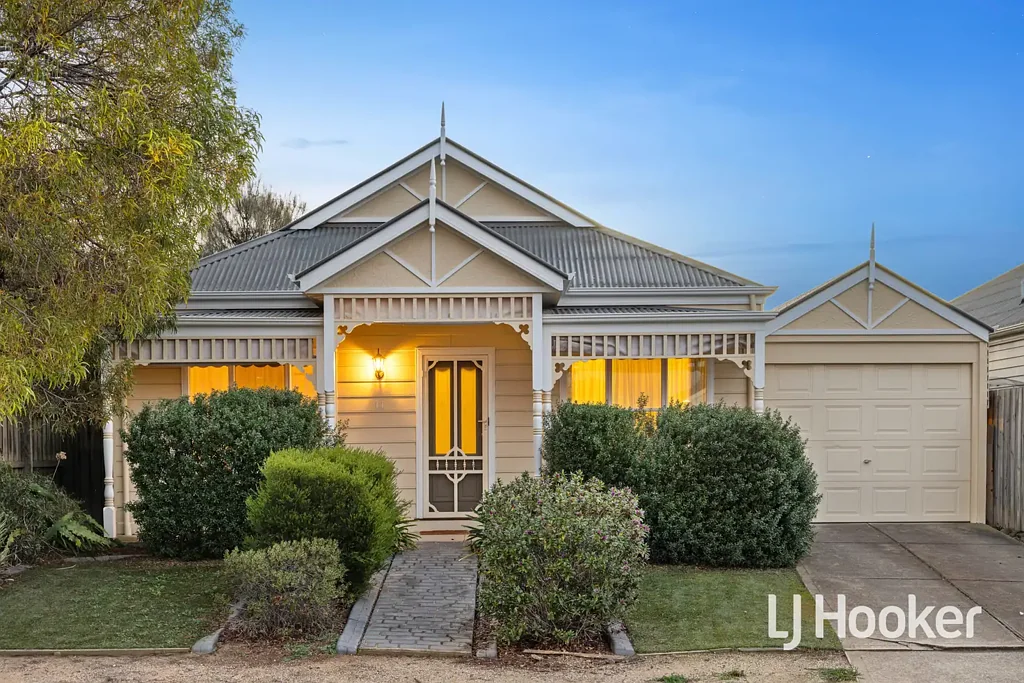 11 Sumner Crescent, Point Cook, VIC 3030