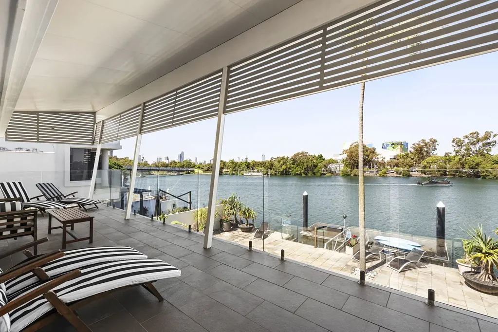 Surfers Paradise 5غرفة نوم Waterfront Living at Its Finest | Main River Position | Large Private Pontoon