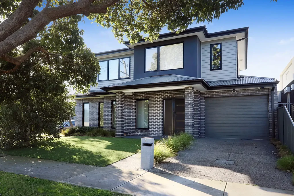 CONTEMPORARY FAMILY LIVING
