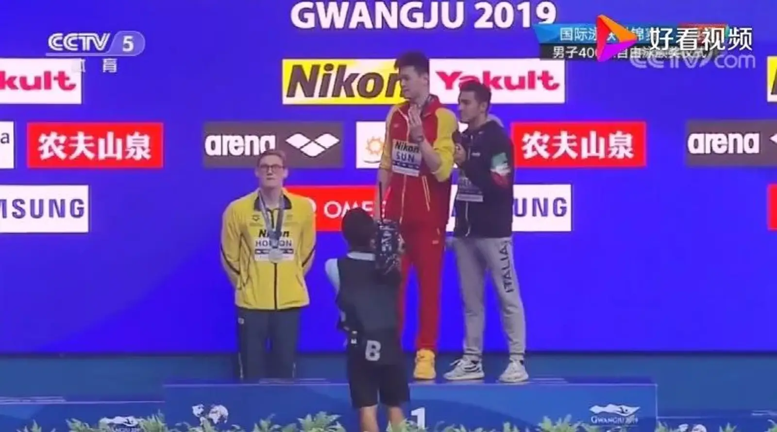 看那霍顿输不起的样子……孙杨的回应真帅！