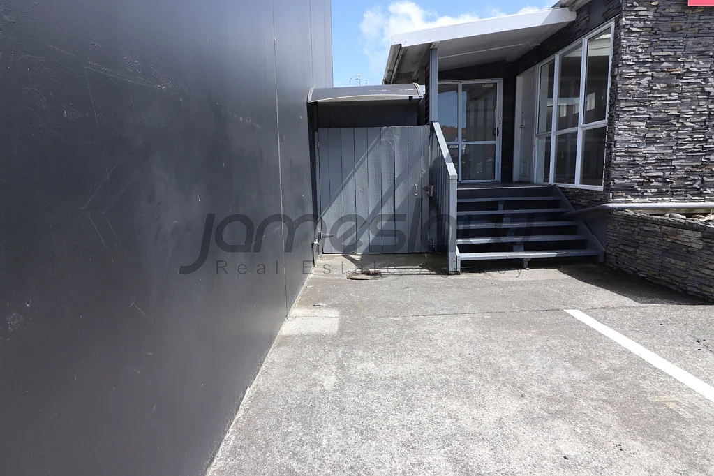 Onehunga Ultra-Affordable Boutique Retail or Storage S