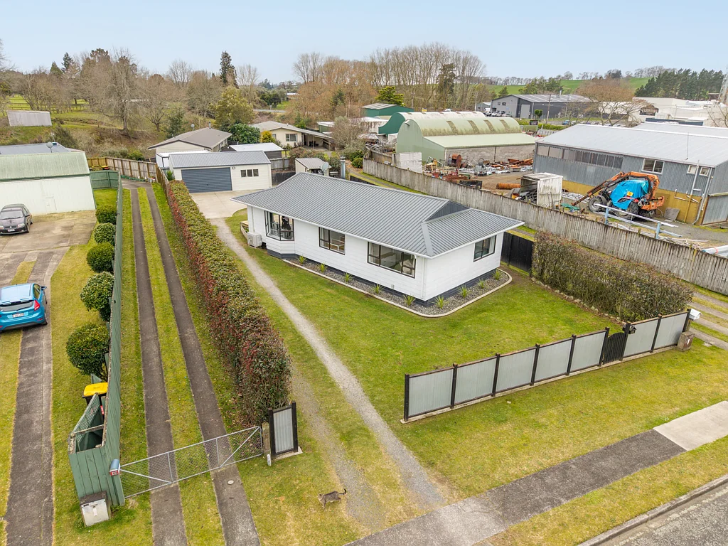 Tirau 3कमरा Family living in the heart of Tirau