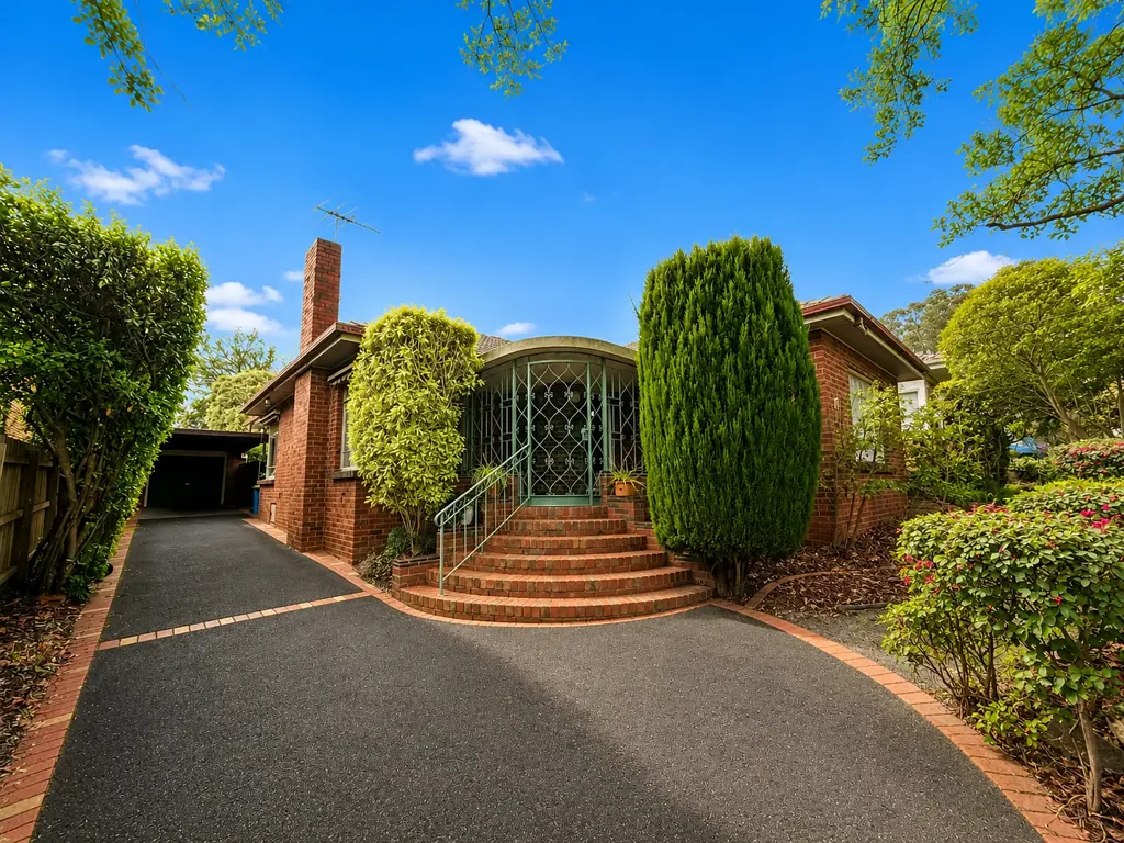 Spacious Living in a Leafy Glen Iris Location