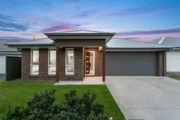 20 CLINTON WAY, Hamlyn Terrace