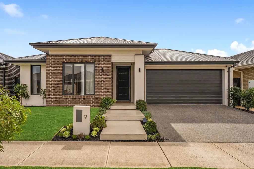 9 Pawell Street, Clyde North, VIC 3978