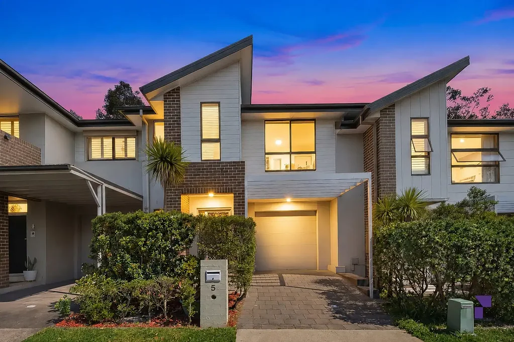 Lidcombe 3બેડરૂમ Torrens title modern residence set within the sought-after Botanica precinct