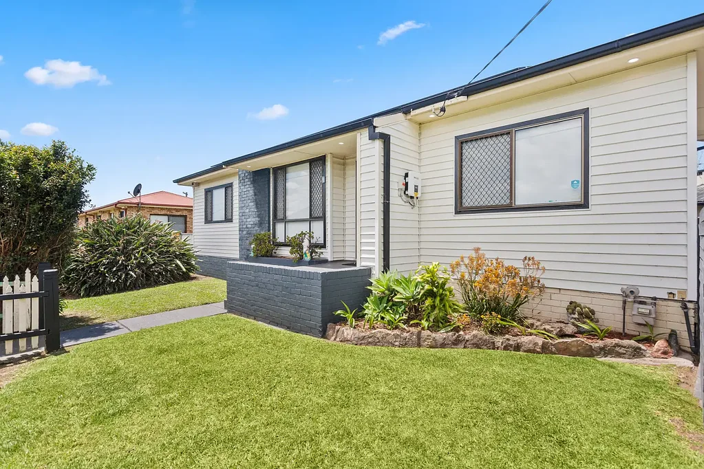 9 Staff Road, Unanderra, NSW 2526
