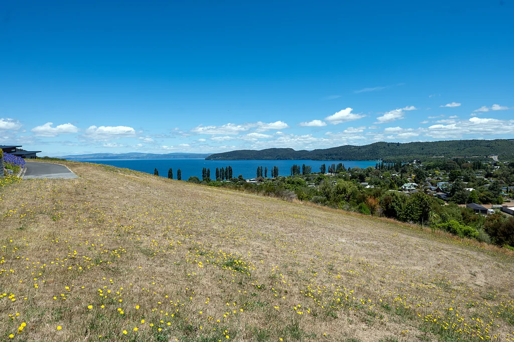 Kinloch Build for a Lake View