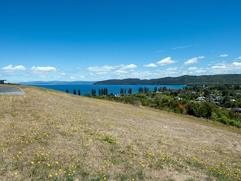 Kinloch  Build for a Lake View
