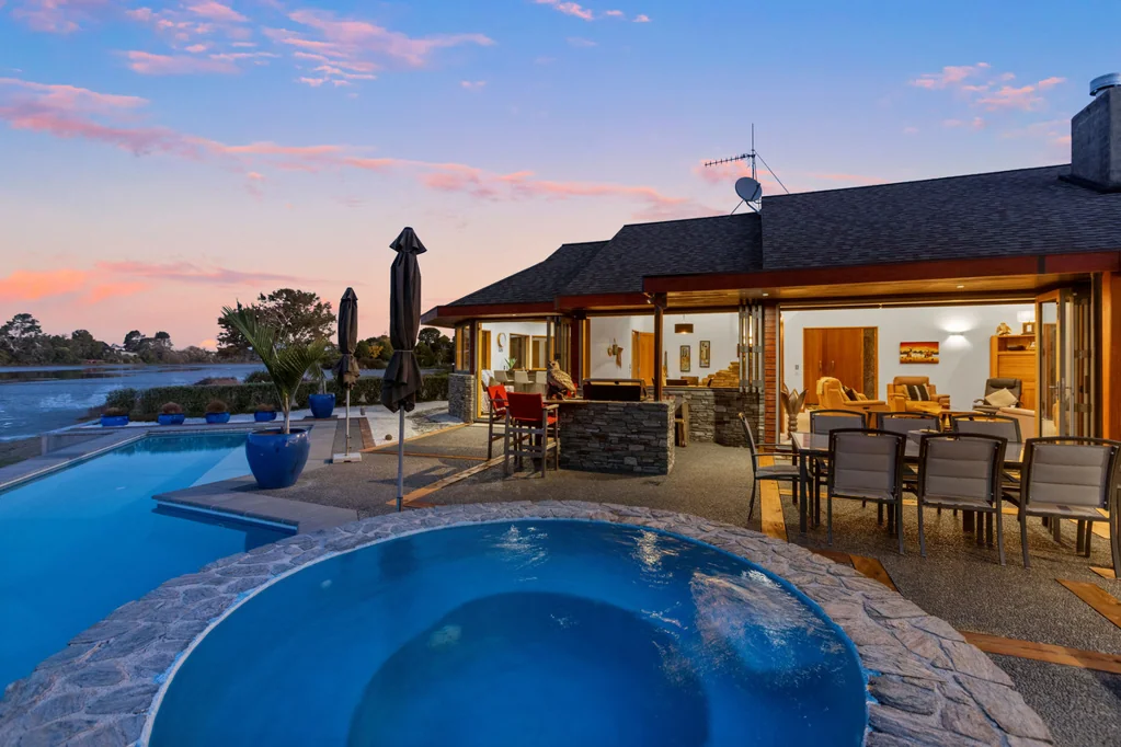 Te Puna Swim in the Pool or the Sea