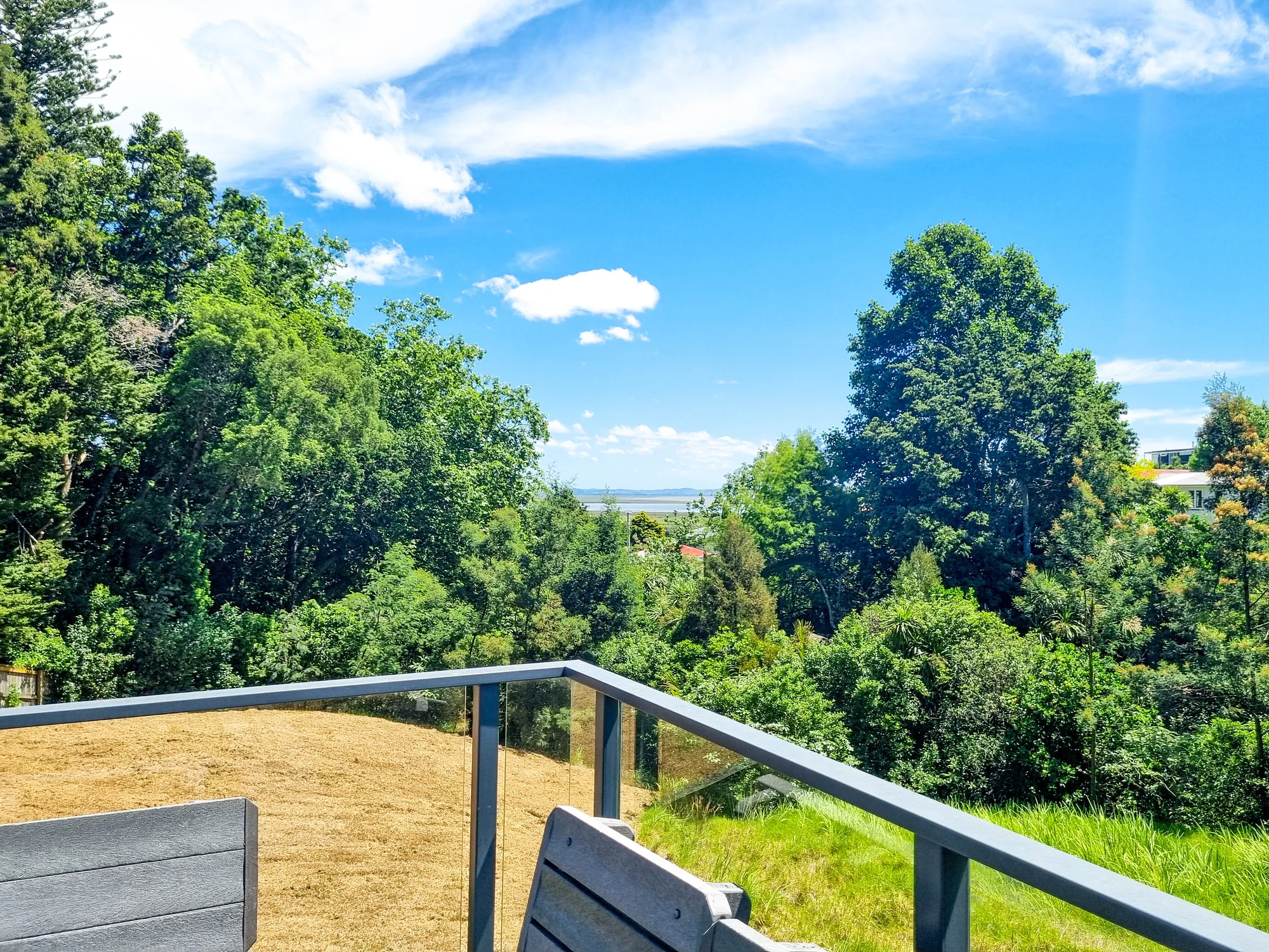 Thames 3房  Modern Family Home with Views