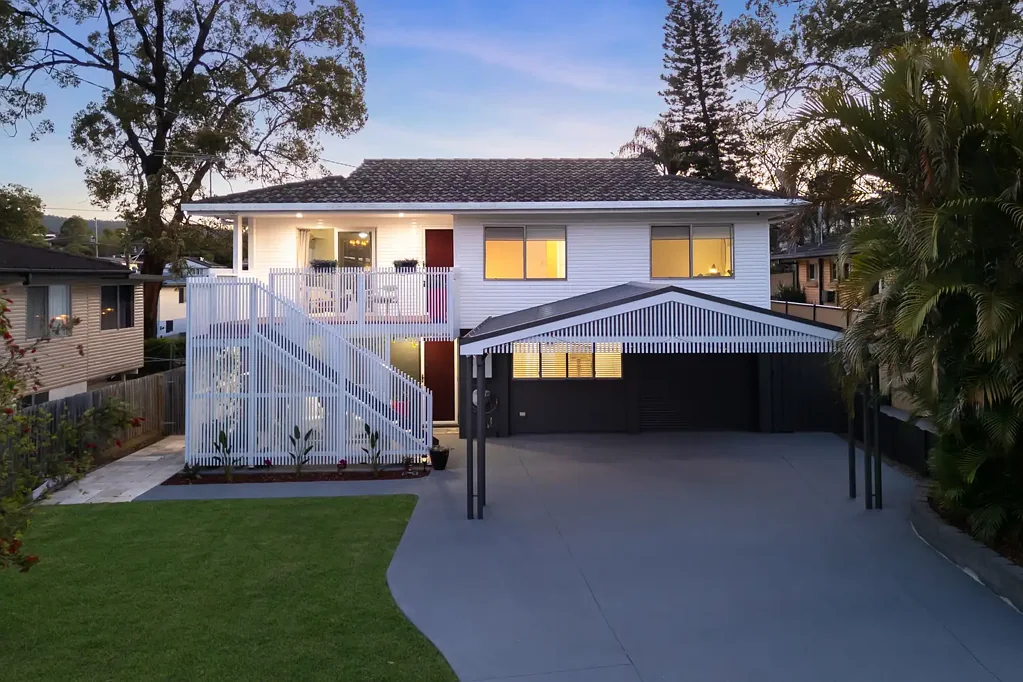 Everton Hills 3Zimmer Stunning Flexible Living in Prime Position with Best Backyard!