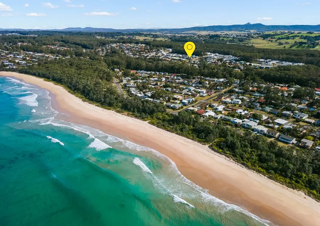 Narrawallee 3 Bedroom A Light-Filled Coastal Haven with Character, Space & Style!