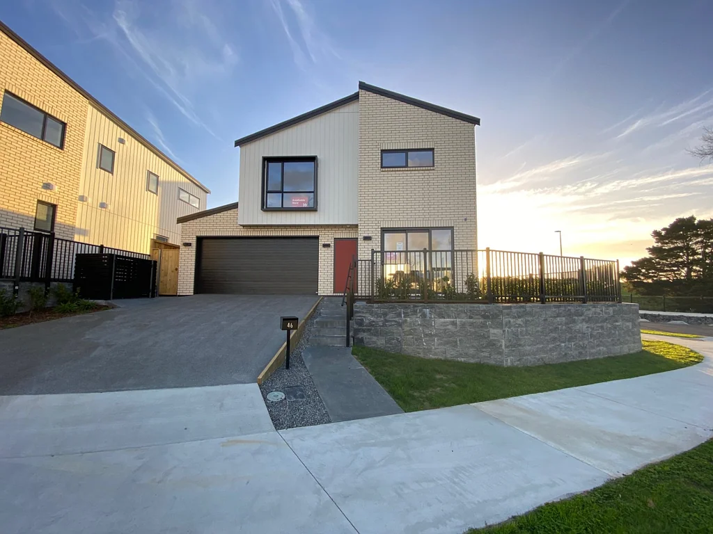 Flat Bush 4 Bedroom Homestar Standalone with Panoramic Views & Sun