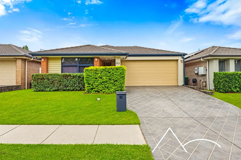 Stylish 3-Bedroom Home with Modern Comforts in Spring Farm
