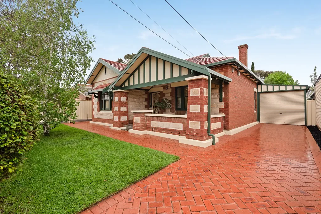 Paradise 4房  Bungalow Character, Reinvigorated Interiors & Admirable Outdoor Entertaining + Swimming Pool!