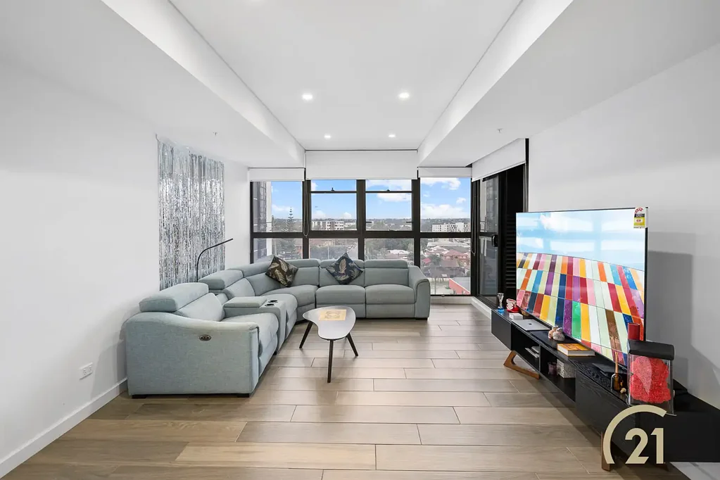 Luxury Two-Bedroom Unit In The Heart Of Liverpool!