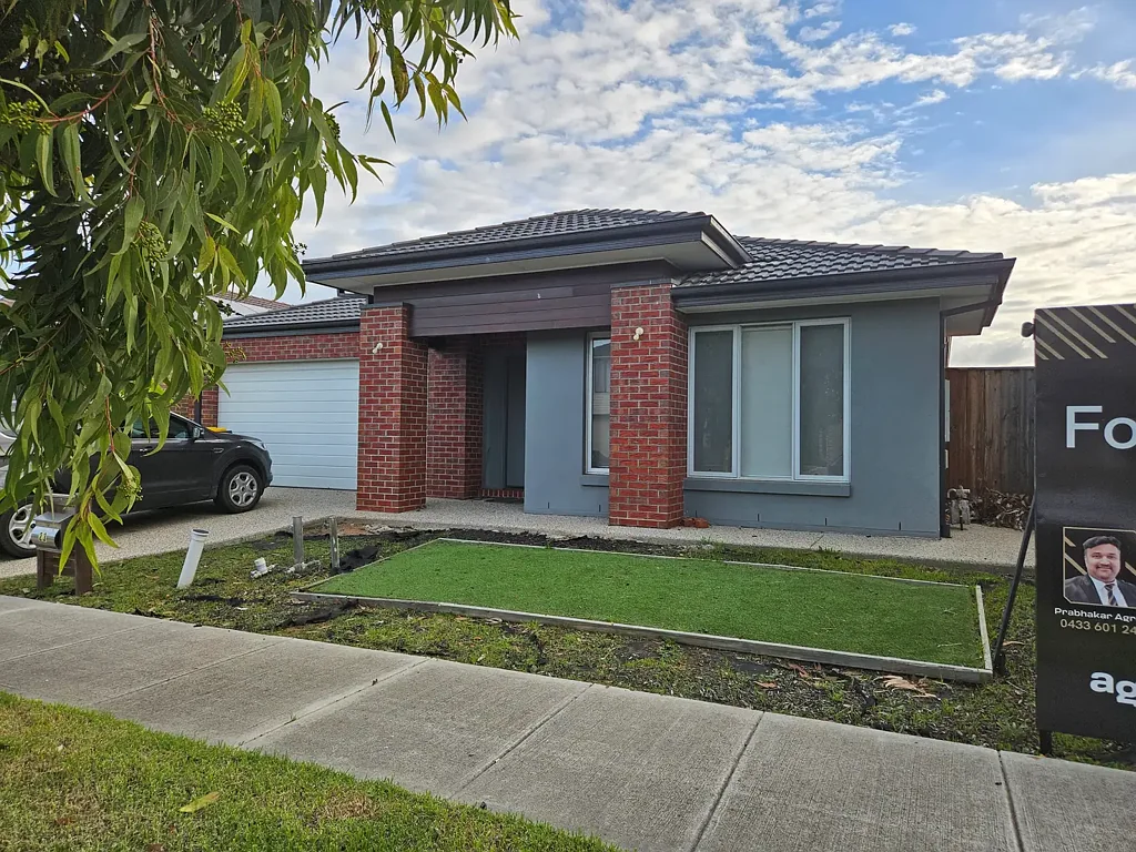 Stylish and Spacious 4 Bedroom Home in Point Cook