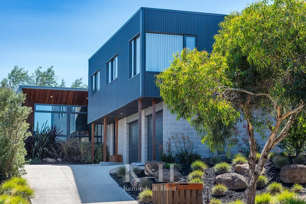 Gisborne 3ਬੈੱਡਰੂਮ Architecturally Designed Family Living – on 653 m2 (approx.)