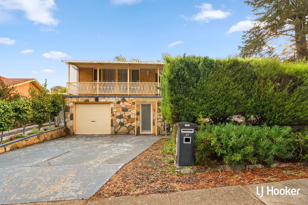 Large family home close to everything!