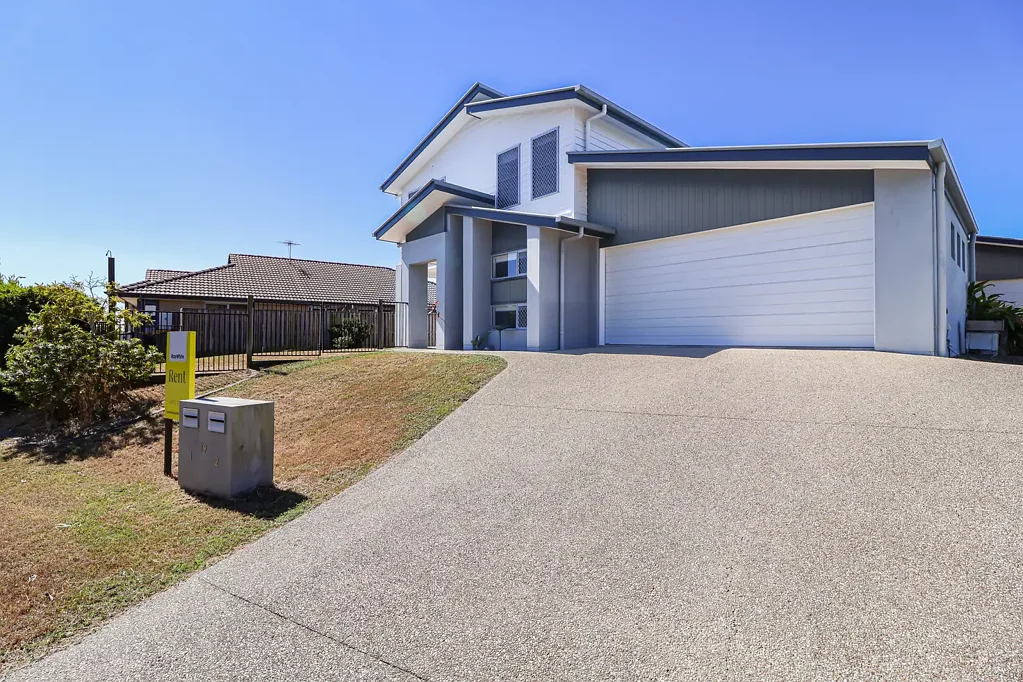 MODERN FOUR BEDROOM TOWNHOUSE