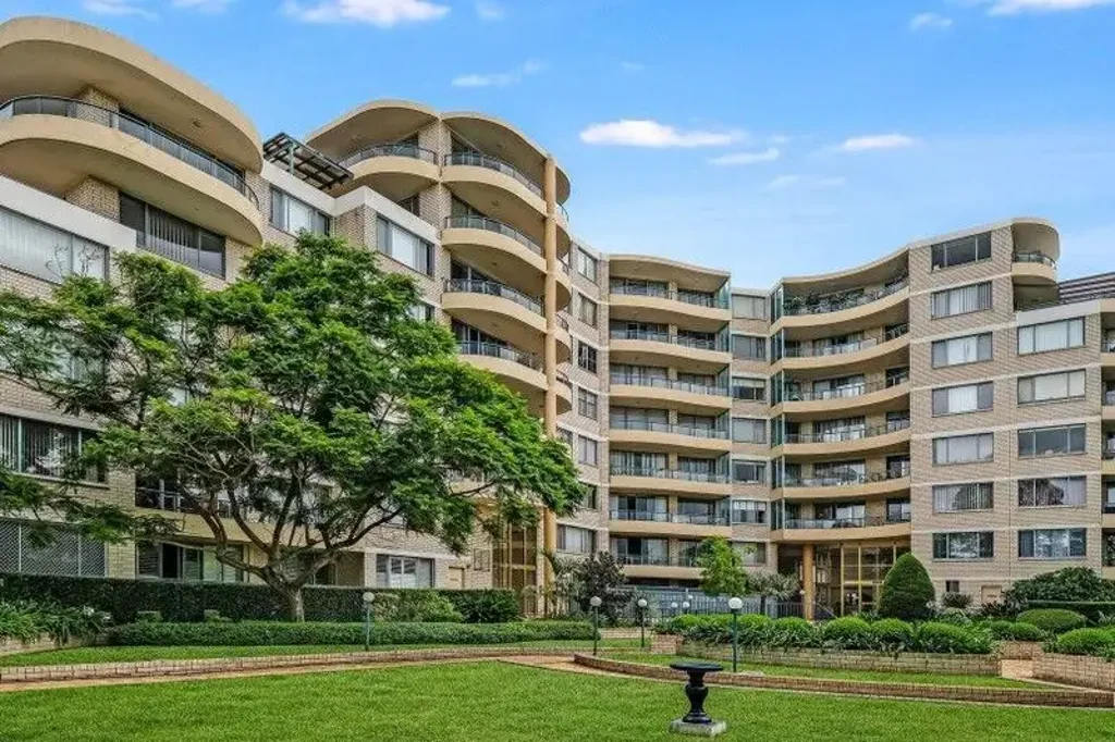 Spacious 3-Bedroom Apartment with Double Parking – Coastal Lifestyle in the Heart of Maroubra