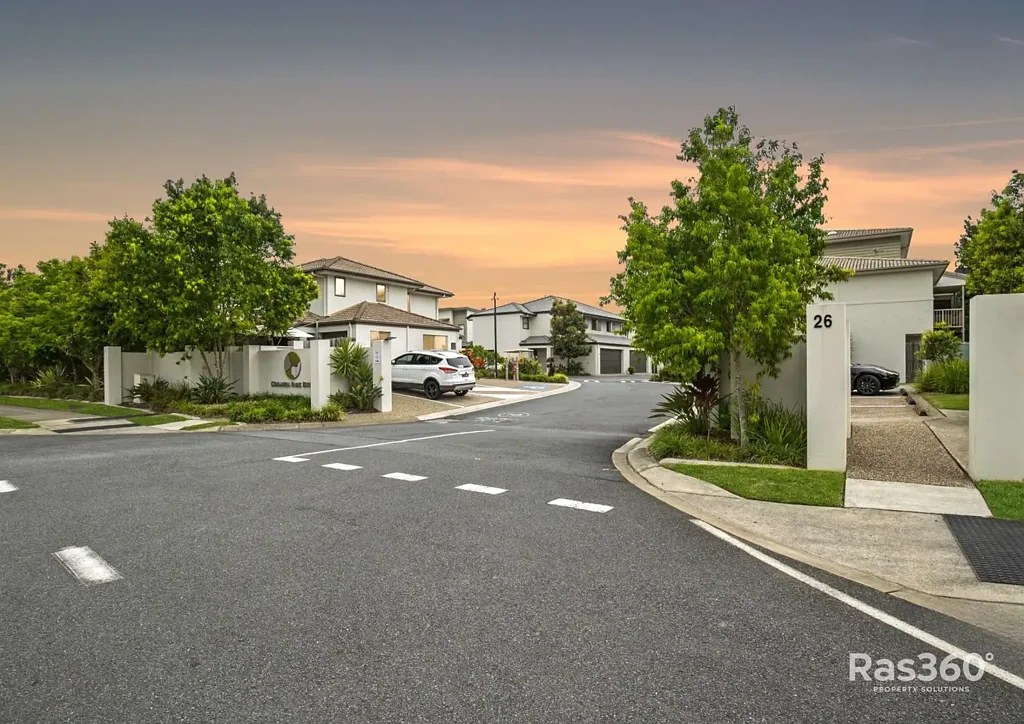 Coomera 3chambre Light and Bright Townhouse - Only 11 years Young