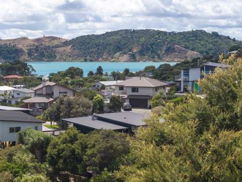 Raglan  Large 2599sqm Freehold Section