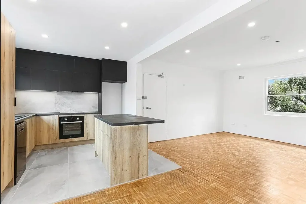 Stunning Two Bedroom Apartment in Bronte With LUG and Storage Room