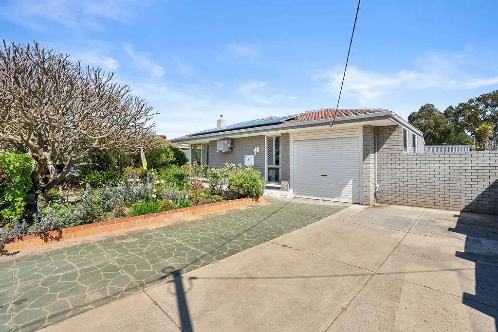 Rockingham 3 Bedroom Charming family living on a generous 641sqm block.