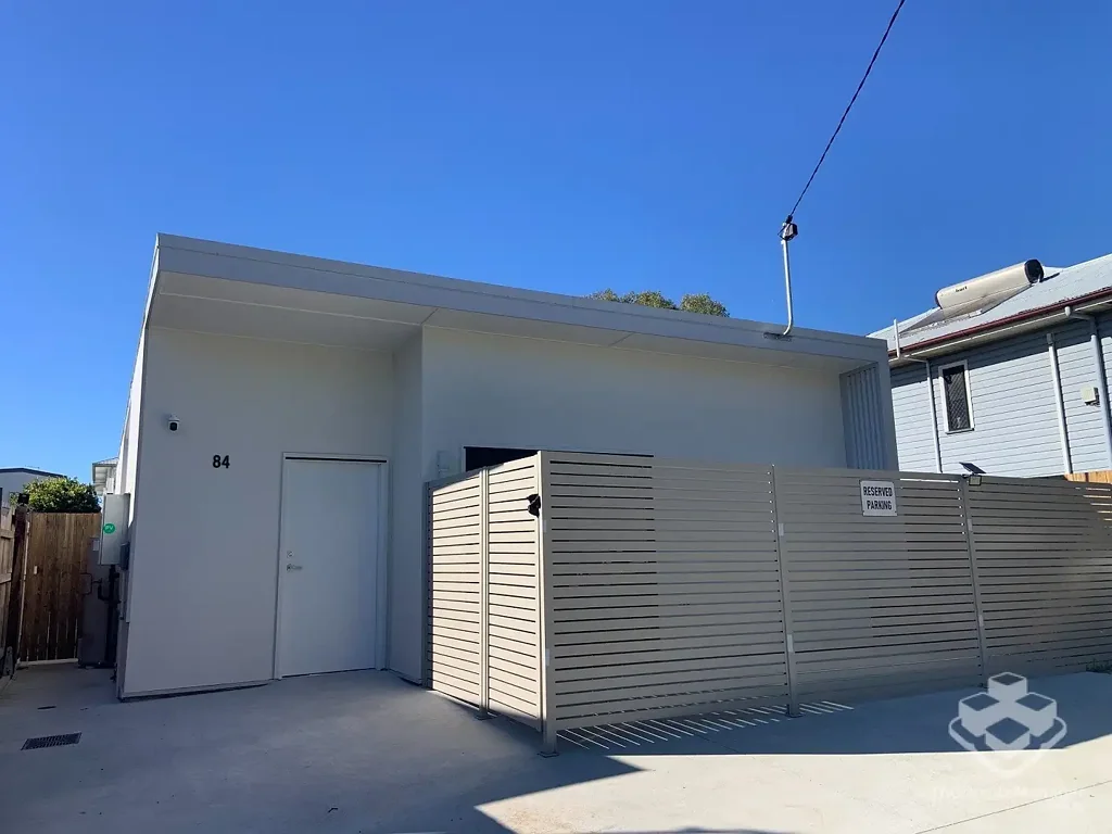 Modern Spacious One Bedroom Unit � Fully Furnished, All Bills Included