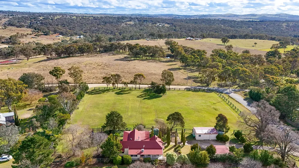 Uralla 4 Bedroom "The Leece" (c.1870): Stunning Country Retreat!