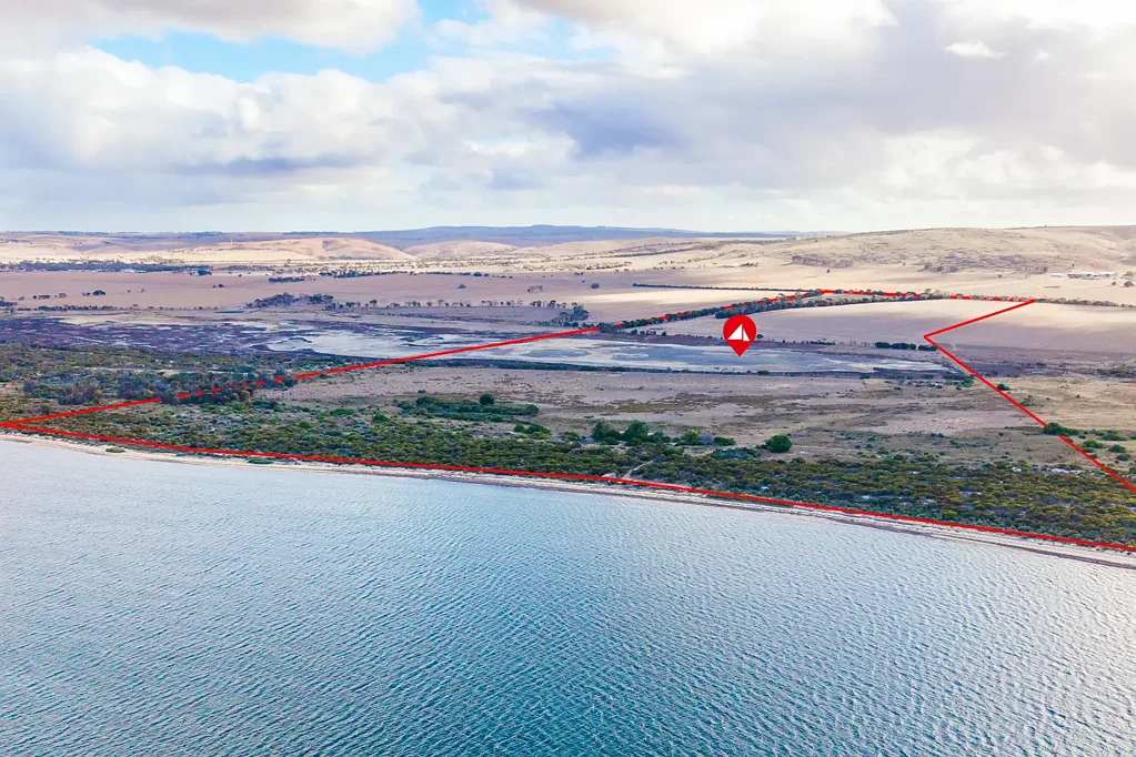 Louth Bay  Coastal Paradise – 78.05ha with Shed, Beach Frontage, approx. 20kms north of Port Lincoln
