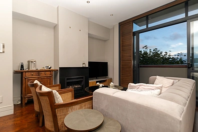 Beautifully Renovated 3 Bedroom Furnished Townhouse Parnell