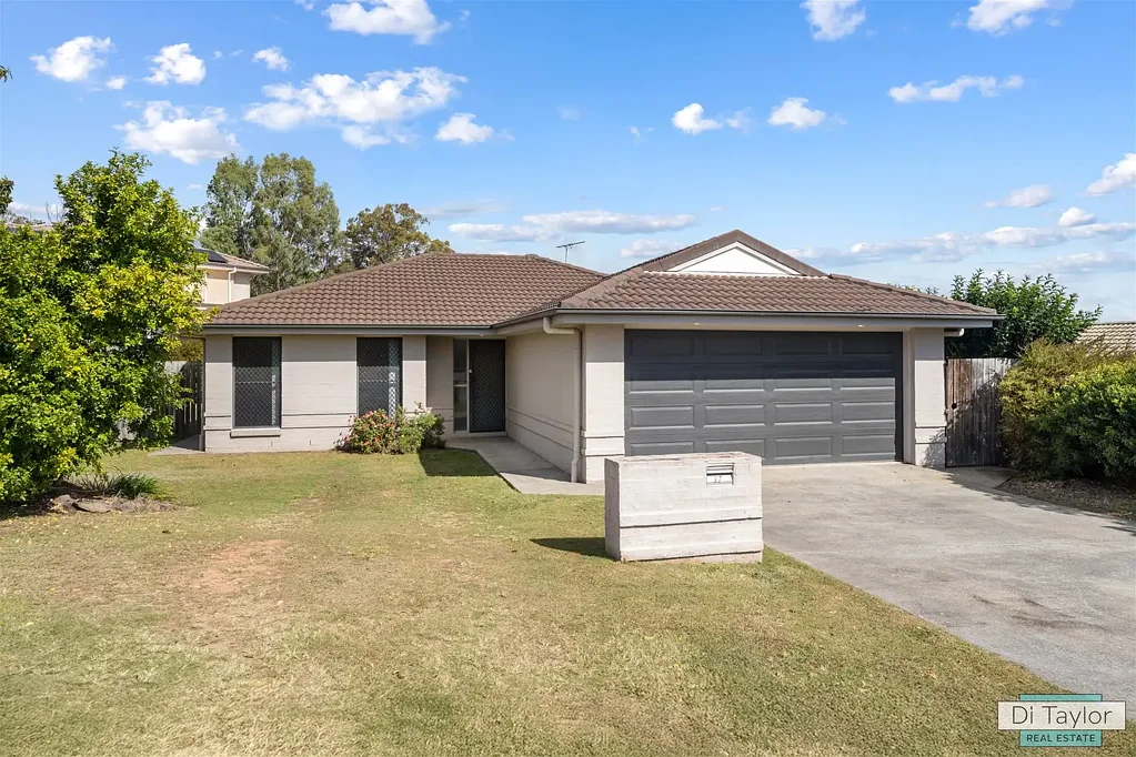 Beaudesert 4Kwarto Calling all Downsizers, First Home Buyers or Investors - Modern Family Home in a Prime Location  Walk to Golf Club, Shops & Schools