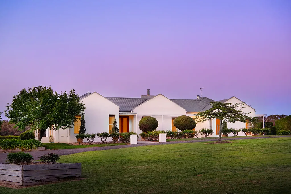 Axe Creek 4房  Custom Built Country Retreat with Tennis Court on 57 Acres