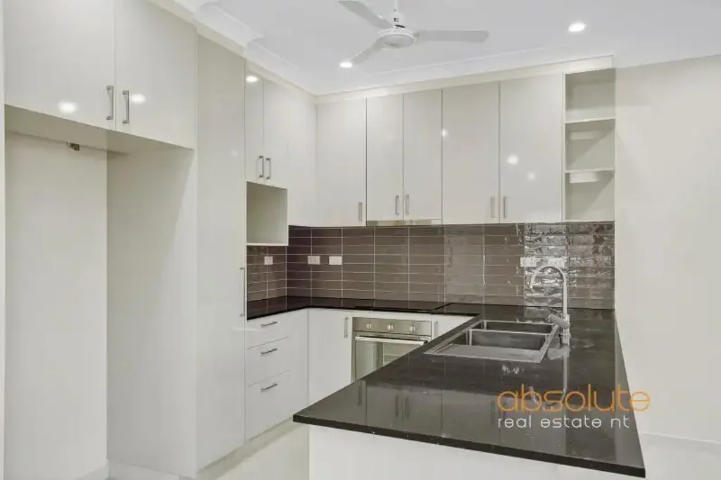 Spacious & Stylish – Three-Bedroom Unit with Yard, Shed