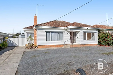 Wendouree 4ਬੈੱਡਰੂਮ GENEROUS FAMILY LIVING WITH LARGE SHED IN GREAT LOCATION