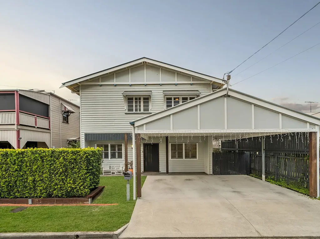 Deagon 4ห้องนอน Spacious Family Living with Multiple Living Zones & Exceptional Entertaining
